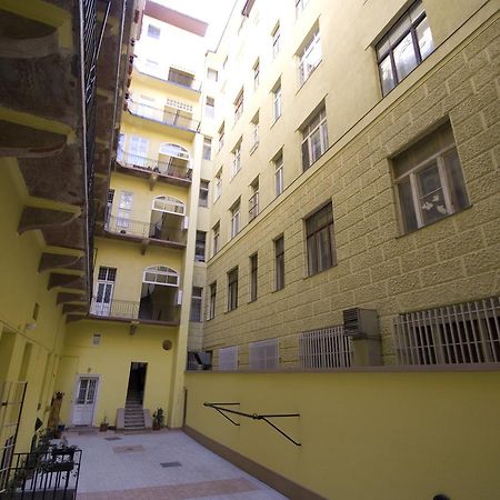 Apartment Akademia Budapest Exteriör bild